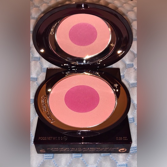 Charlotte Tilbury Cheek To Chic Blusher-Love Is The Drug. Pink, Rosy, Tint, Deep - Picture 4 of 7